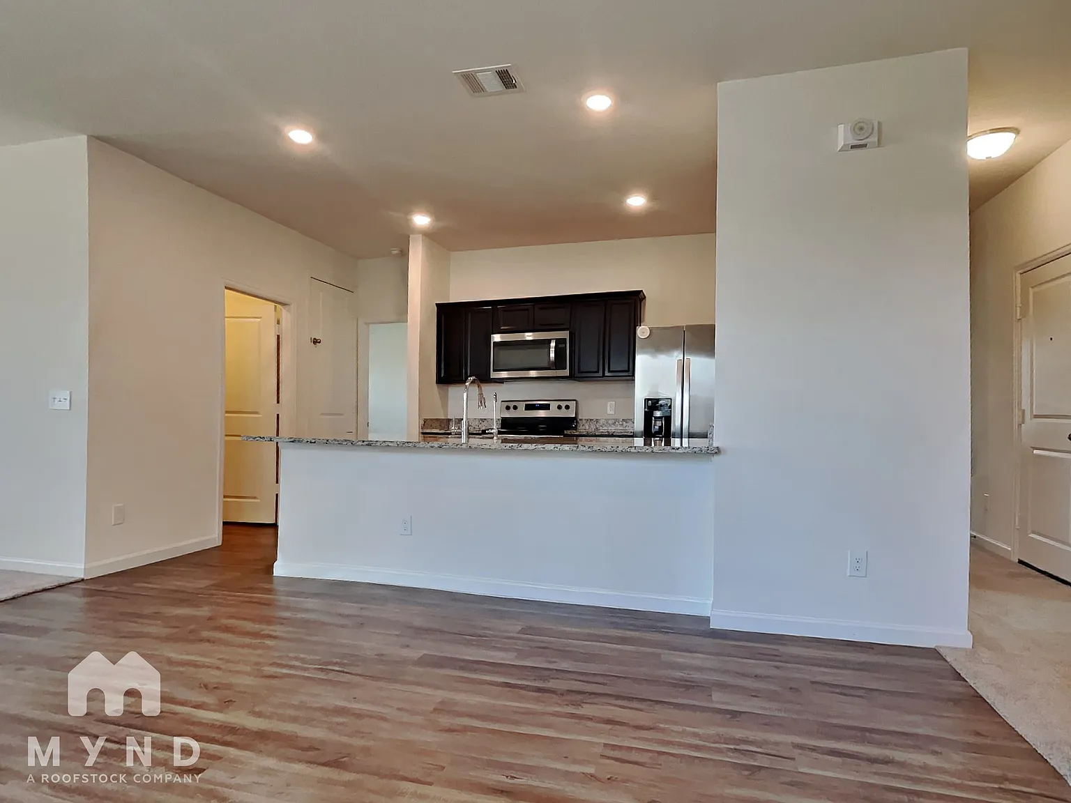 3 bed, 2.0 bath, 1429 sqft, $1,850 — Photo 4