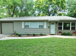 1520 SW Shunga Dr, Topeka, KS 66611