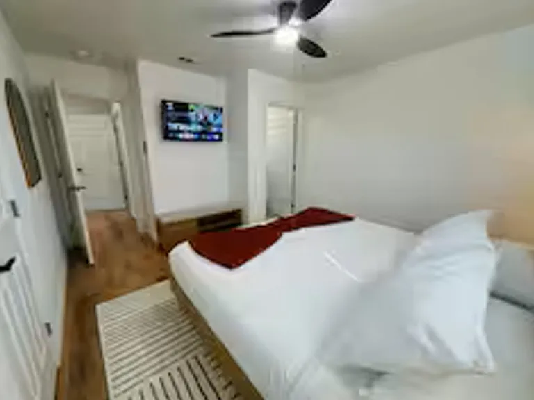 200 Parkview Dr — Photo 13