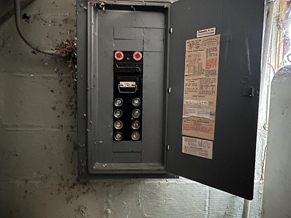 3rd image of 3034 Hascall St