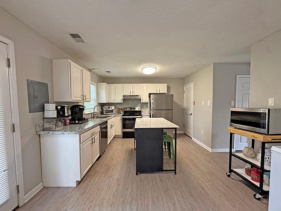 3rd image of 502 Tudor Dr