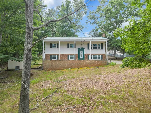 869 Lakeshore Terrace Rd, Hardy, VA 24101