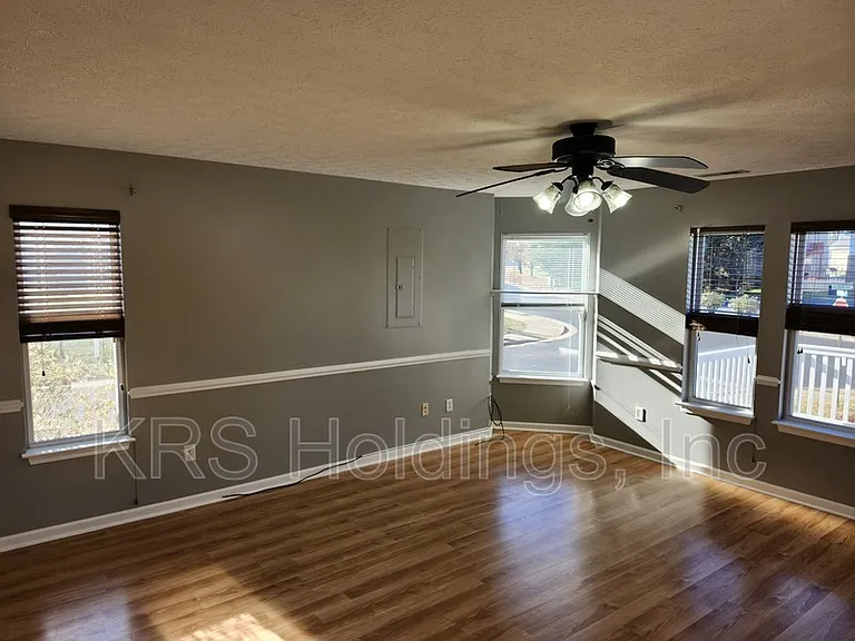 1210 Victorian Village Dr — Photo 5