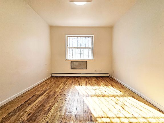 2nd image of 804 Evergreen Ave