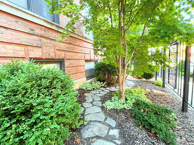 4002 S Calumet Ave — Photo 4