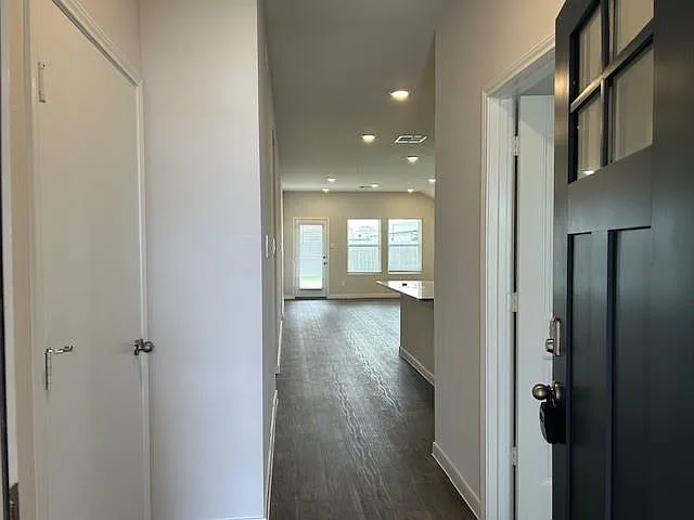 311 Darwin Pl — Photo 2