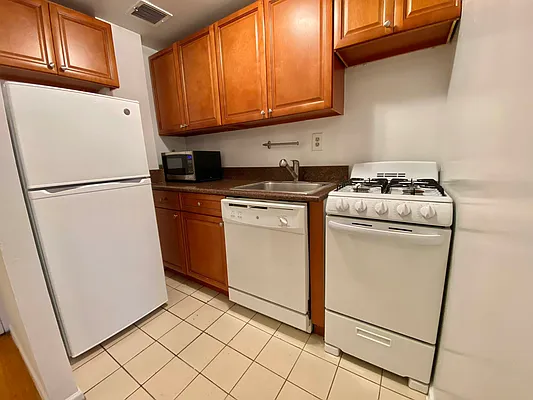 Rented by J PRESTON AND ASSOCIATES INC | media 15