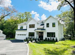 2 Squire Ct, Livingston, NJ 07039
