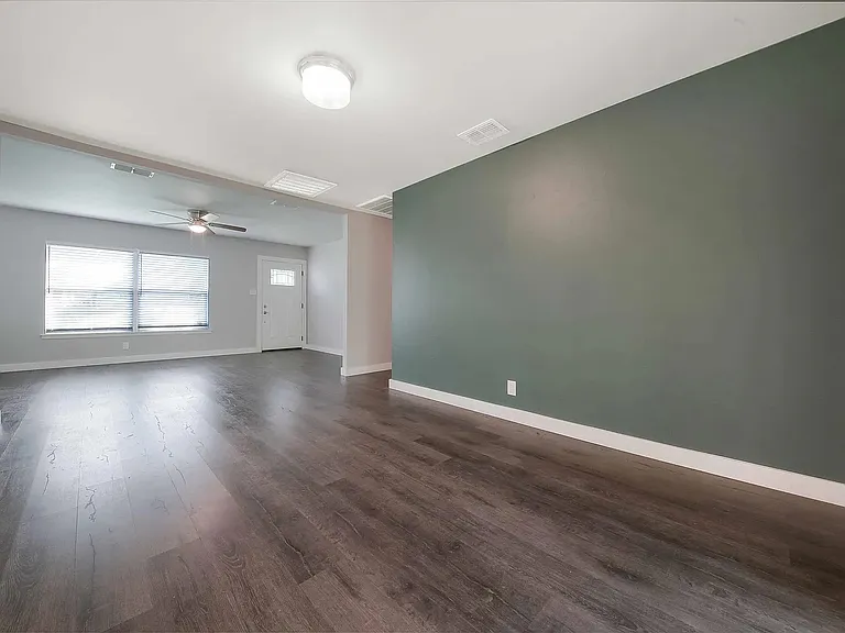 4810 Creekwood Rd — Photo 2