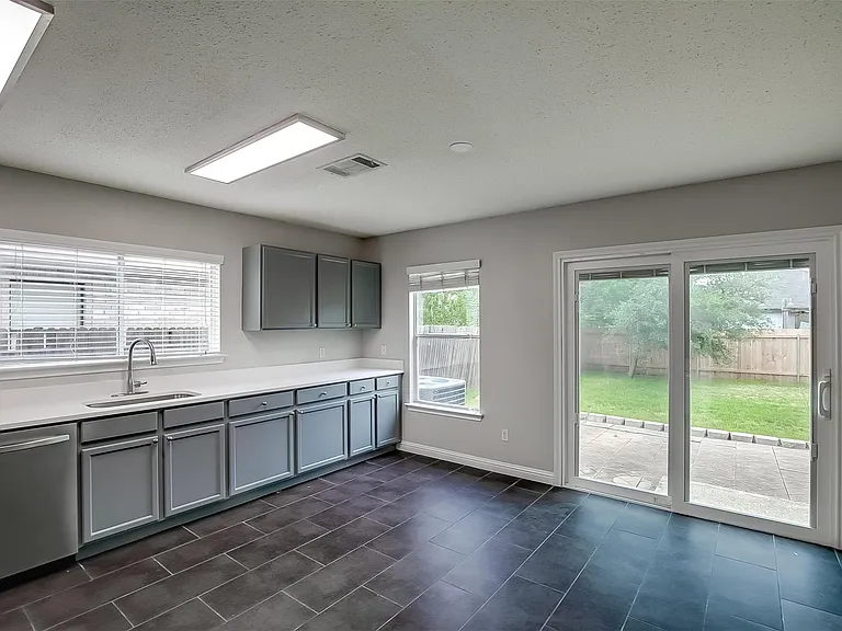 2504 Byfield Dr — Photo 15
