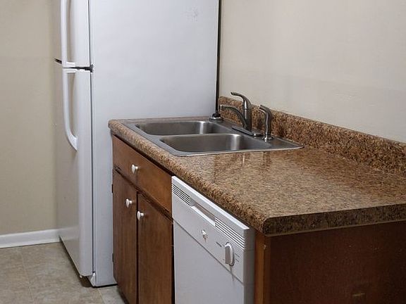 2nd image of 300 Brown Ave #4-B2