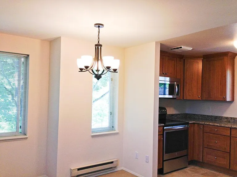 7406 2nd Ave NE — Photo 3