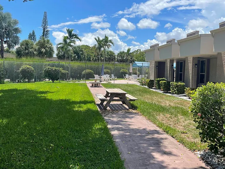701 Lori Dr #204 — Photo 31