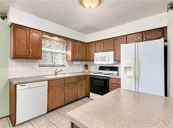 5th image of 2919 S Seminole Dr