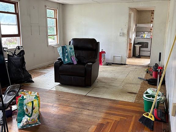 3rd image of 41 Perrin Ave