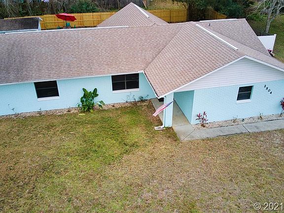 3rd image of 2504 Vista Palm Dr