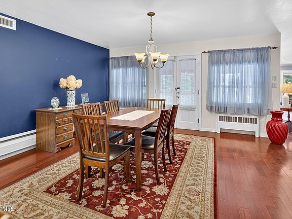 5th image of 30 Colonial Avenue