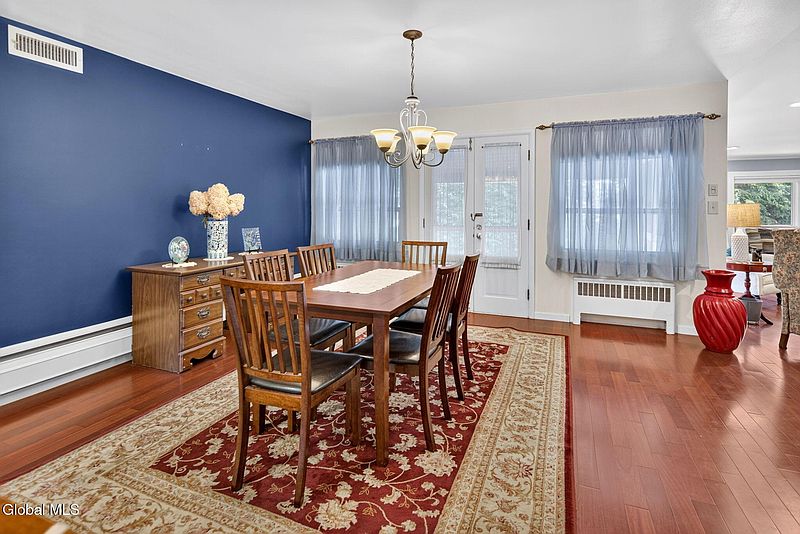 5th image of 30 Colonial Avenue