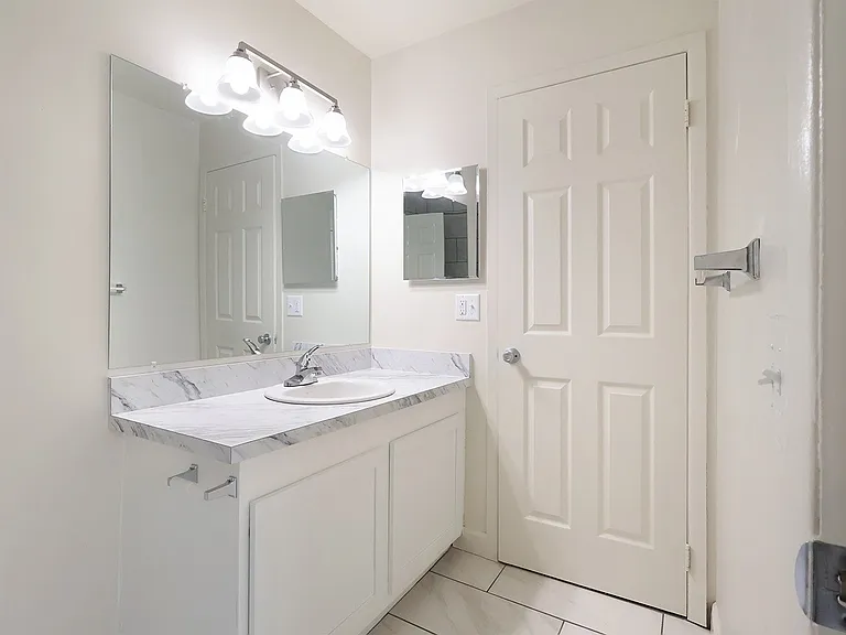 Cherokee Hills Apartments — Photo 18