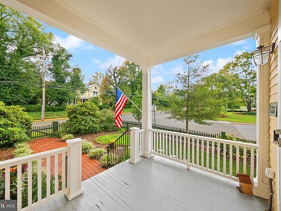5th image of 320 Culpeper St
