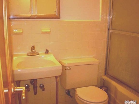 5th image of 6636 Yellowstone Blvd APT 9G
