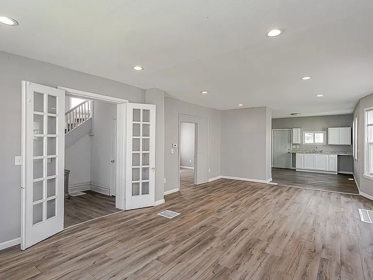 315 Eastern Ave — Photo 3