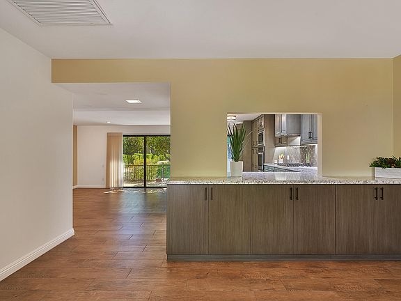 3rd image of 355 N Avenida Caballeros Unit 11