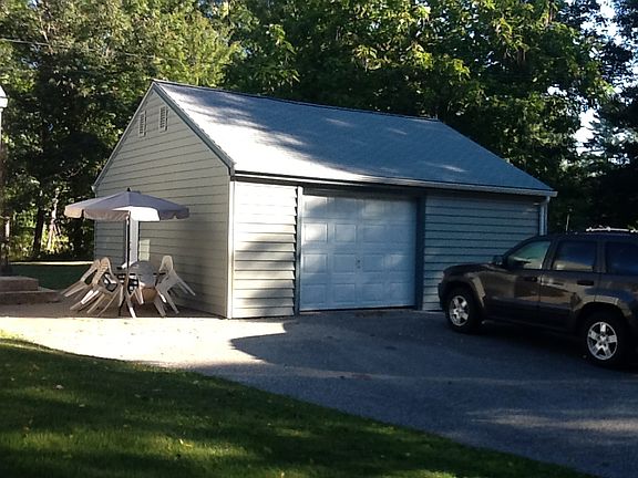 1 1/2 car garage