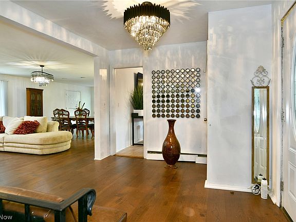 5th image of 1109 Mansell Dr