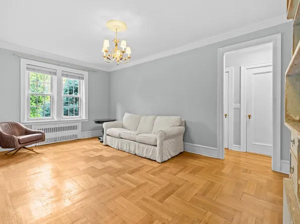 525 West 238th Street image 8 of 19