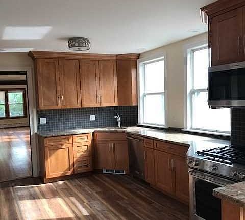 5th image of 290 Columbia Ave