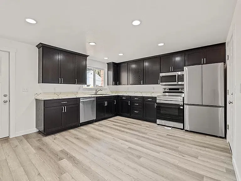 3 bed, 1100 sqft, $1,850 — Photo 2