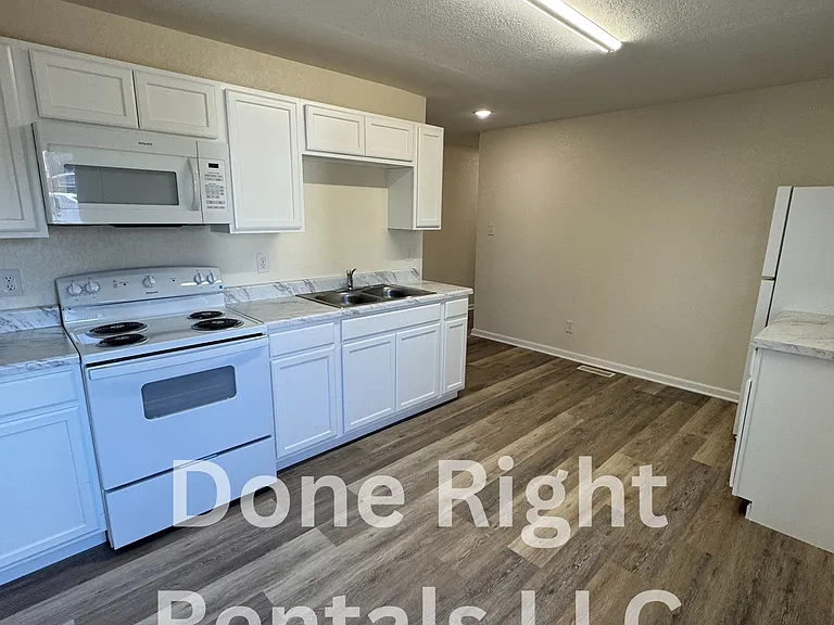 812 E 19th St #B — Photo 3