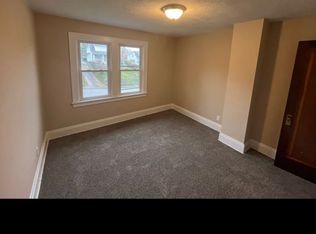 5073 Greenhurst Dr, Maple Heights, OH 44137