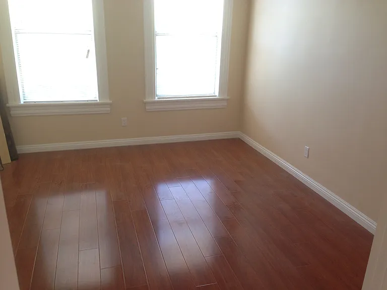 607 N Summit Ave — Photo 2