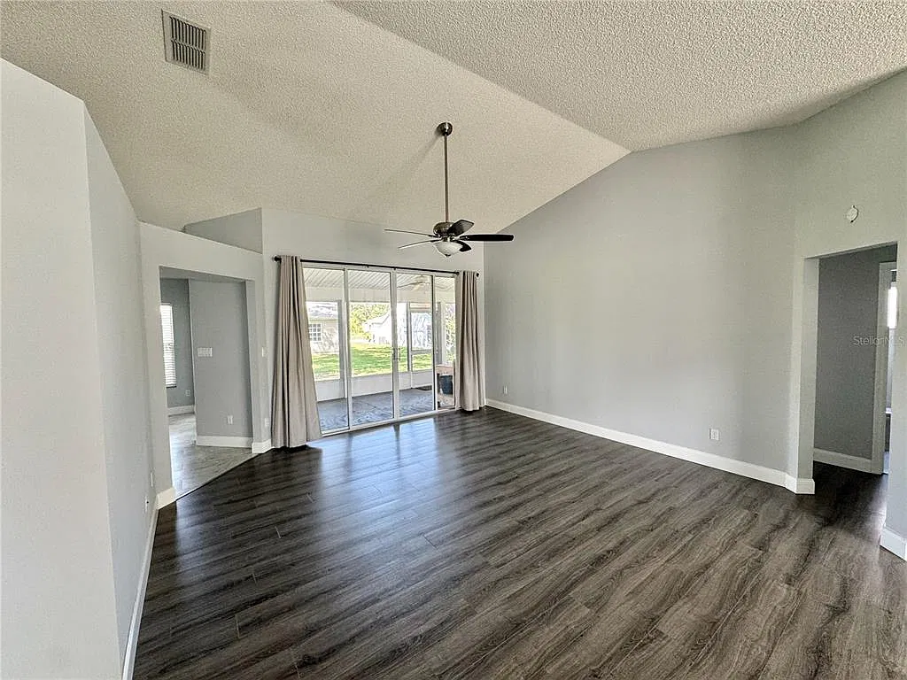 3 bed, 2.0 bath, 1737 sqft, $2,000 — Photo 3