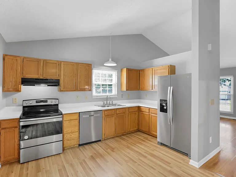 933 Briaro St — Photo 11