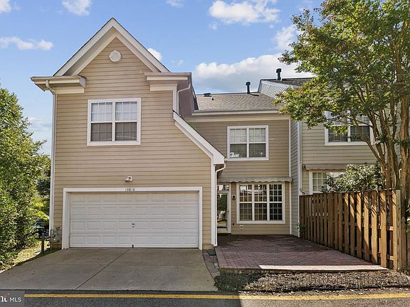 3rd image of 13810 Custis Sq