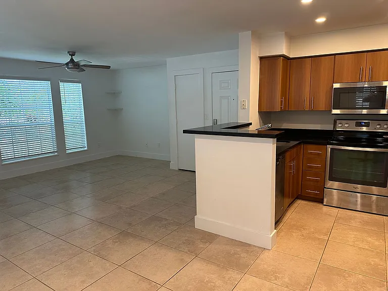 1275 Crystal Way #G — Photo 2