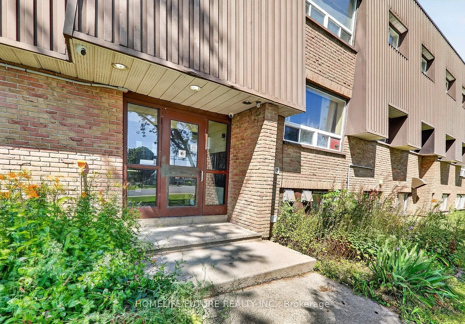 2 bed, $1,300 — Photo 4