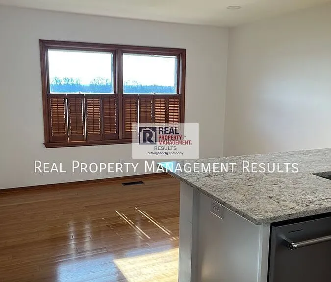 603 W Water St — Photo 6