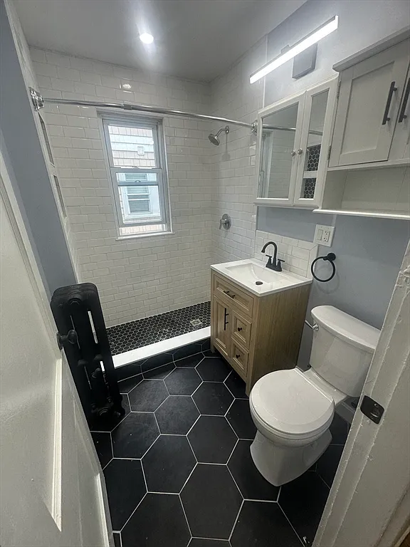 3 bed, 1.0 bath, 1200 sqft, $3,300 — Photo 4