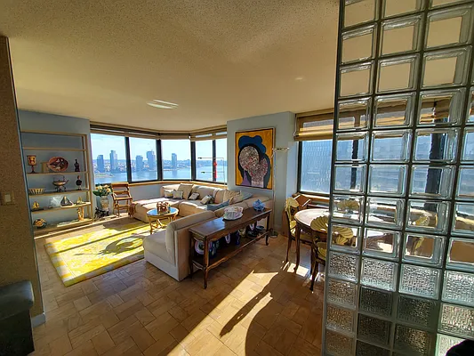 Sold by Yoram Adin, LREB | media 39