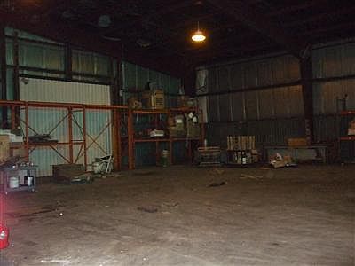2nd image of 1550 Zoschke Rd