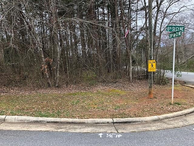 2nd image of 638 28th Avenue Ct NE