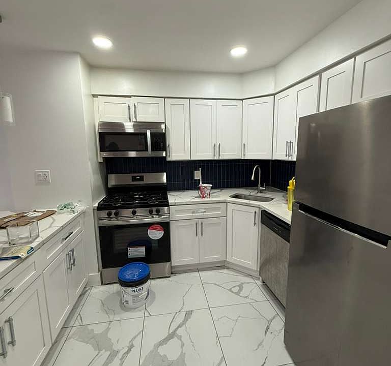 1st image of 504 Adams Ln #20F