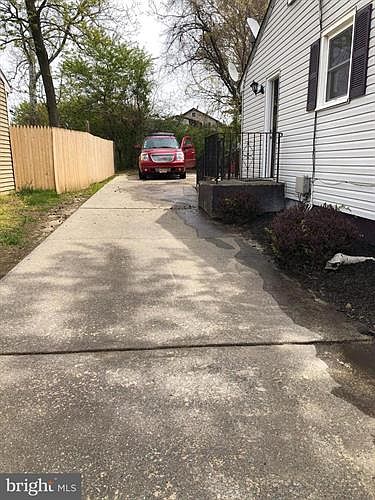 2nd image of 217 Warwick Rd S