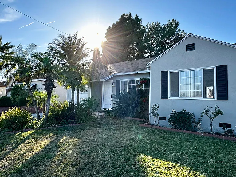 2133 N Buena Vista St — Photo 46