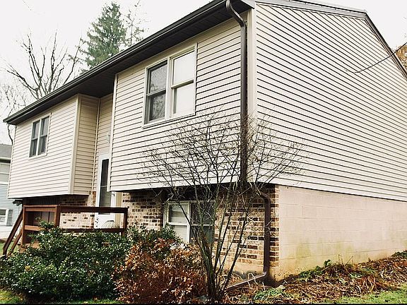 2nd image of 329 E Cherry Ln