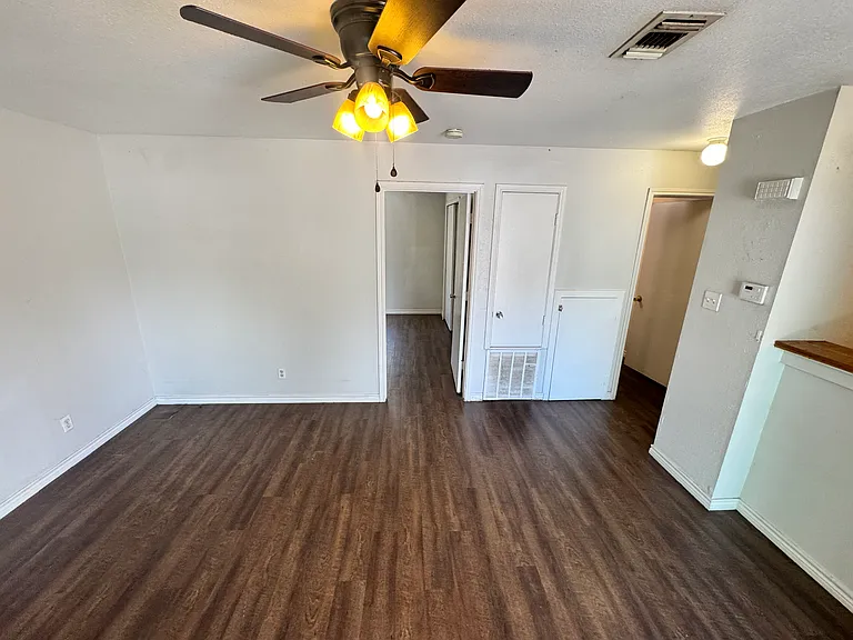 830 W Hutchins Pl #6 — Photo 11